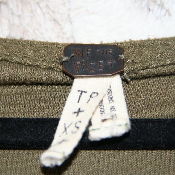 We The Free People High Low Raw Hem V Neck Shirt - Picture 3 of 3